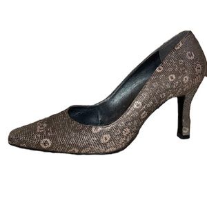 Stuart Weitzman Snakeskin Print Heels Womens size 8 in Brown and Tan